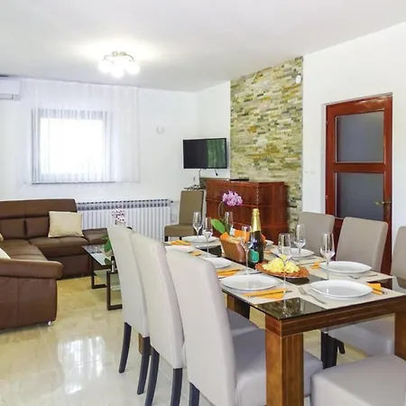 Kolpa Paradise Jacuzzi & Sauna - Happy Сasa de vacaciones Metlika